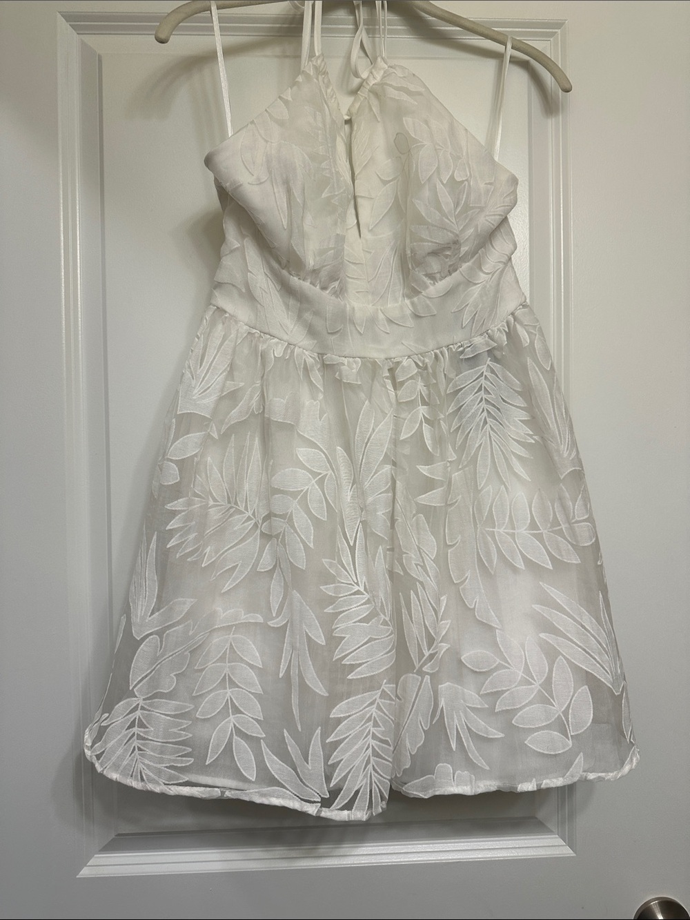 DO+BE Women’s White Leaf-Embroidered Mini Halter Party Dress-NWT - Size M - Picture 3 of 12